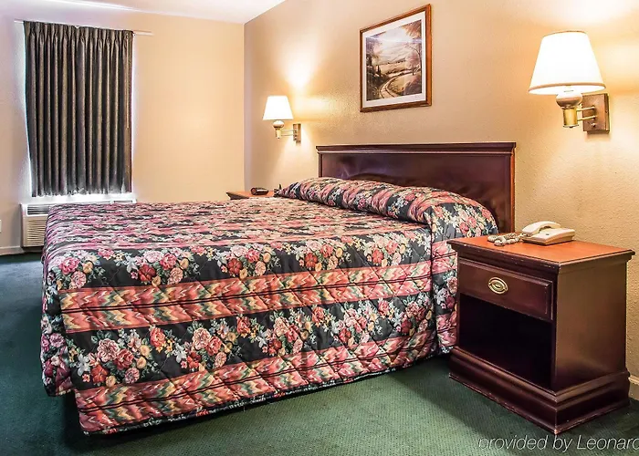 Econo & Granite - St Louis 3*